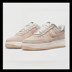 Nike Air Force 1 '07 SE - size 8